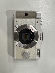Pentax Q Digital Camera White/Beige (Body only)