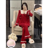 Long-sleeved pajamas with chest pad