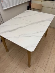 大理石紋岩板可伸縮餐桌