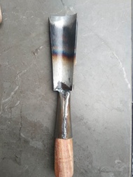 pahat kayu lengkung setengah lingkaran