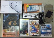 PSP 3007 主機+4G記憶卡+全套配件+魔物獵人&amp;洛克人兩款正版遊戲片