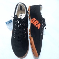 GRK 2 men's soccer and soccer spikes, black and white