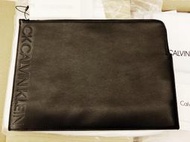 (特價)CALVIN KLEIN MEDIUM LOGO POUCH / CK手拿包文件包