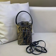 FENDI 棕色經典老花壓紋Mon Tresor 抽繩水桶包12*18*10 99新配件塵袋