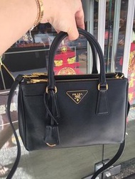 典精品 Prada 真品 BN2316 saffiano 黑色 防刮牛皮 殺手包 雙拉鍊 小款 手提包 肩背包 現貨