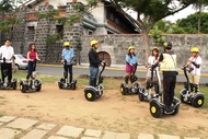 ทัวร์รอบเมืองอินทรามูรอส (Intramuros) ในหนึ่งวันด้วยสกู๊ตเตอร์ไฟฟ้า โดย White Knight