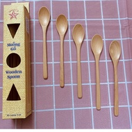 Super cute lotus bud-shaped wooden spoon for babies to eat powder