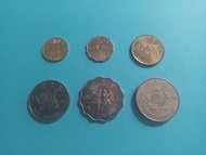 1997 香港紀念硬幣6枚(23元)，1967，1971-72，1977-78 香港依利沙伯女皇二世五仙共5枚28元，1994，1995，2000，2005 美國硬幣4枚15元
