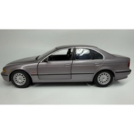 [Ready Stock] BMW 5 Series E39 1999 Models, Silver Gray, 1: 24 Alloy Car Model, with Original Displa