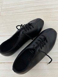 踢踏舞鞋 (Tap shoes)