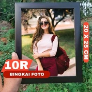 10R FRAME (20 X 25) MINIMALIST 10R FRAME BLACK 10R MINIMALIST 10R FIGURA FRAME/ BLACK