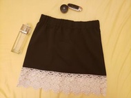 OL上班族必備黑色彈性白邊蕾絲性感迷你裙