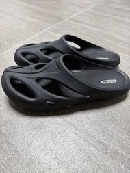 KEEN 黑涼鞋