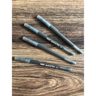 4 BIC black round stic M pen tapping