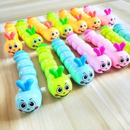 mainan6 / 5000翻译结果 Winding clockwork baby puzzle on the chain animal caterpillar will run vibrato ne