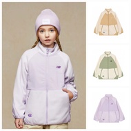 （Size:120-170)New!2025秋冬新品New Balance兒童男女童戶外保暖運動休閒刺繡拉鏈時尚拼接羊羔絨Jacket外套，三色入，精緻刺繡logo，企領設計，順滑拉鏈，左右兩個拉鏈口