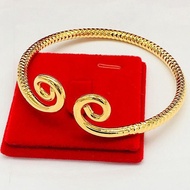 Gadis Fesyen Gelang Emas Warna Emas Dengan Gelang Pesona Abjad Awal Fesyen Untuk Wanita