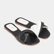 Tracey Ayleen Flat