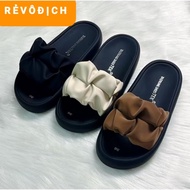 Super pretty wedge sandals, soft straps, stitched straps, light sole, 2.5 cm high. Cute feet, easy t