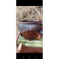 15 x20cm belly-cut vase makes aquarium waterfall.