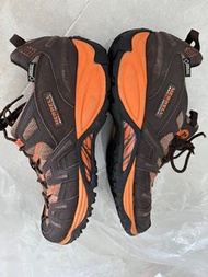 Merrell防水行山鞋