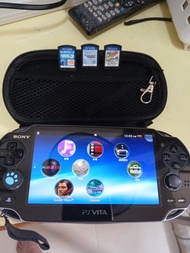 PS Vita psv主機連三隻正版遊戲,差電線