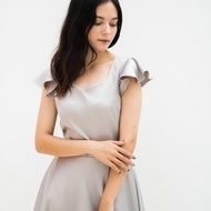 灰銀色復古晚禮服裝扮<灰><灰>西裝禮服參加婚禮。