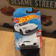 Hotwheels Porsche Panamera Turbo S E-Hybrid Sport Turismo White