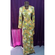 Baju Kebaya Labuh Kain Batik Hijau Pisang