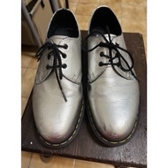 DR.MARTENS 馬丁 三孔 銀色