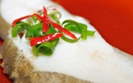 【扁鱈魚薄切(大比目魚)】只要新鮮，簡單料理即是美味