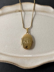 Monet 金色Locket雕紋項鍊