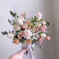 【鮮花】粉膚白色玫瑰康乃馨自然風美式鮮花捧花