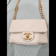 22C Chanel 白雪公主金幣 Mini Flap｜白色荔枝皮 金扣