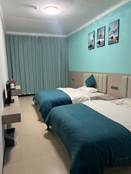 Qujing Xinyuan Business Hotel