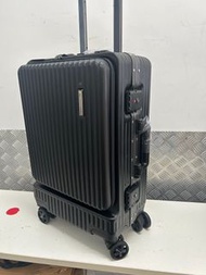 可上廉航：出口日本Peter Crown 20 吋登機前開蓋精緻型行李箱；Peter Crown 20 inch luggage for handcarry 55 x 36 x 23cm