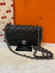 98新 Chanel 香奈兒 黑卡29開 黑色羊皮銀扣 cf系列 大mini 單肩斜挎包 20cm