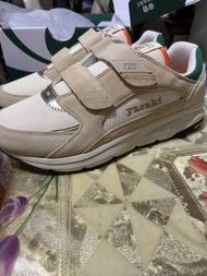 香港7-Eleven（Y729 EVOLVA）US 9.5