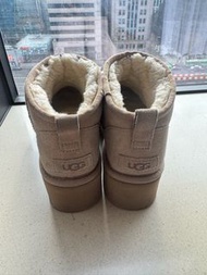 UGG 厚底短靴