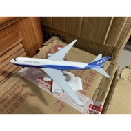 Boeing 747 18cm aircraft model with wheels