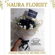 Buket bunga /bucket wisuda/hand bouquet/mawar hitam/bunga asli/buket premium/bucket anniversary/kado
