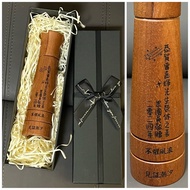 鐳射雕刻，實木鹽磨研磨器黑楜椒手動研磨機，適合housewarming，新屋入伙禮物送禮，新居禮物，移民紀念禮物 退休紀念結婚送禮賀禮wooden salt and pepper mill engra
