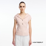 VICKTEERUT (ราคาปกติ 9980-.) Re-Edition Shawl Collar Cap Sleeve Blouse เสื้อแขนเต่อ คอปก ตกแต่งกระดุ