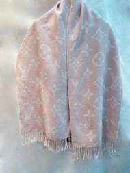 (99%新）Lv 頸巾 巾 女裝  名牌 牌子 名牌頸巾 名牌衫 女裝名牌 女裝衫 女裝冬天衫 女裝 頸巾 圍巾 名牌圍巾 粉紅色頸巾 粉紅色圍巾