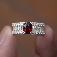 แหวนพลอยโกเมนจันทบุรี (Garnet) เรือนเงินแท้92.5%ชุบทองขาว พลอยสีแดงอมน้ำตาล เนื้อใส ไซส์นิ้ว 58 เบอร์ 8.5US มีใบรับประกันสินค้า