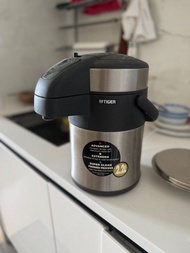 2.2 L Hot Water Thermos Tiger Brand 暖水壺 虎牌