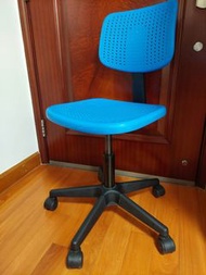 IKEA藍色兒童升降椅