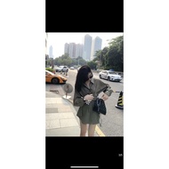 Stylized tight-waist shirt