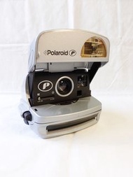 （贈底片）Polaroid P 寶麗萊 600 拍立得。含過期600底片一盒(不議價）