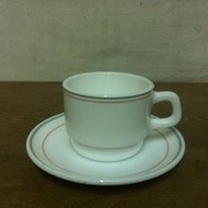 WH6639【四十八號老倉庫】全新 早期 法國 ARCOPAL 素白藍灰粉紅圈 牛奶玻璃 咖啡杯 200cc 1杯1盤價